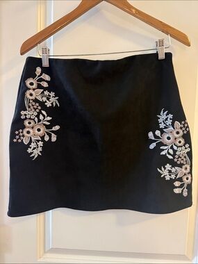 EUC Western Floral Embroidered Black June & Ivy Faux Suede Mini Skirt Large